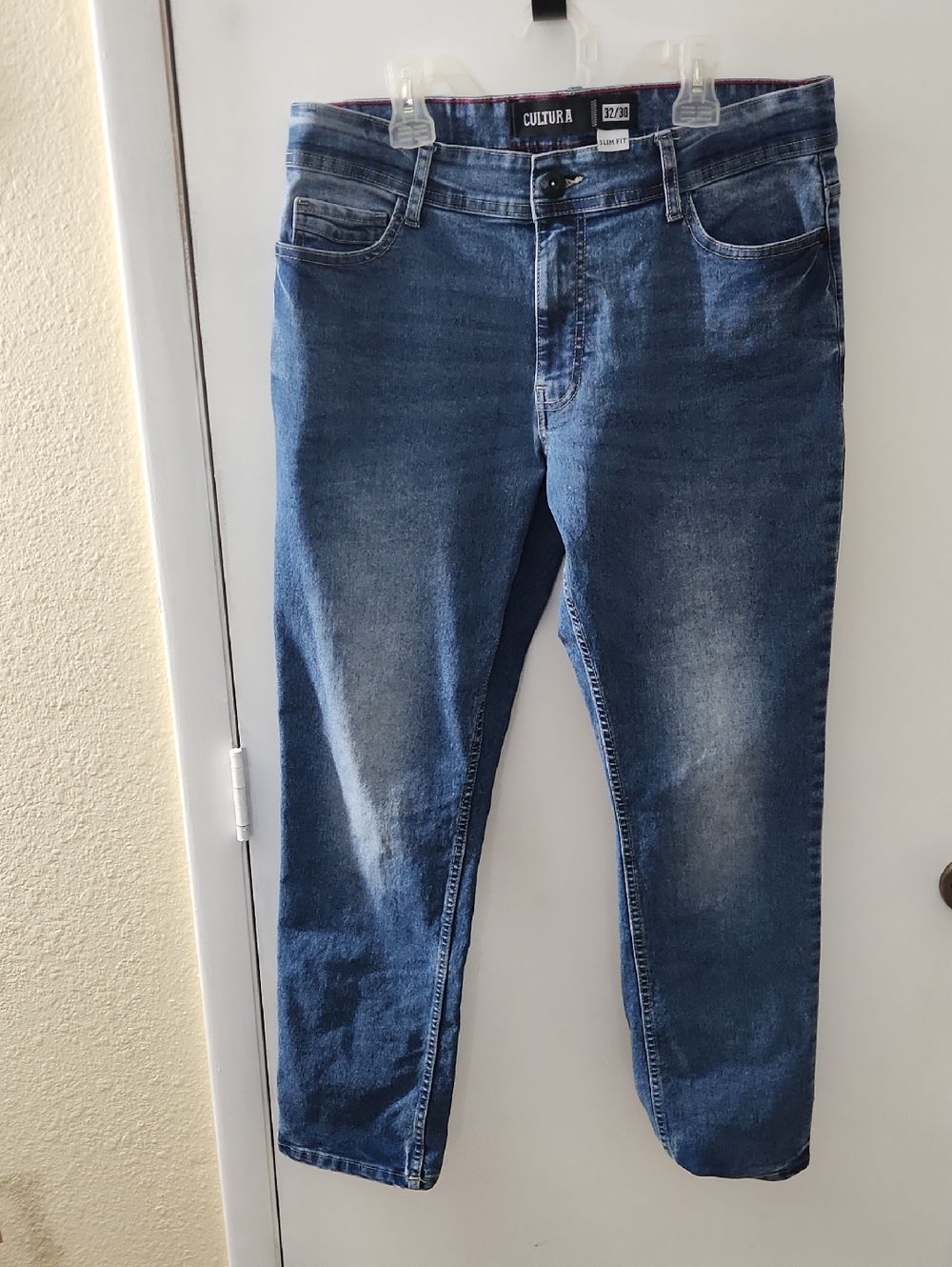 Cultura Men's Slim Straight Jeans in Faded Blue
